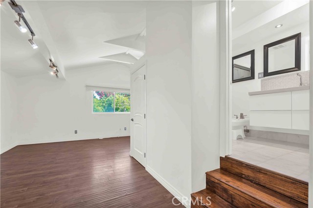 MLS #OC25163399 image #17