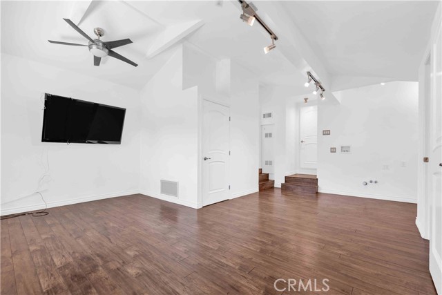 MLS #OC25163399 image #19