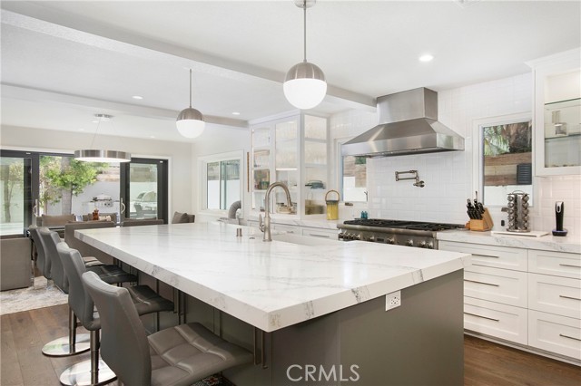 MLS #OC25163421 image #1