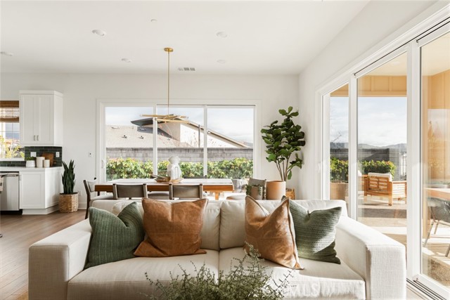 MLS #OC25163492 image #9