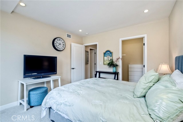MLS #OC25164374 image #36