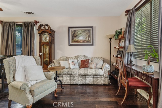 MLS #OC25164541 image #4