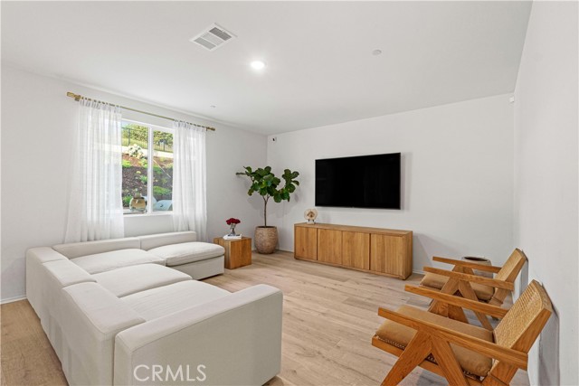 MLS #OC25165969 image #18