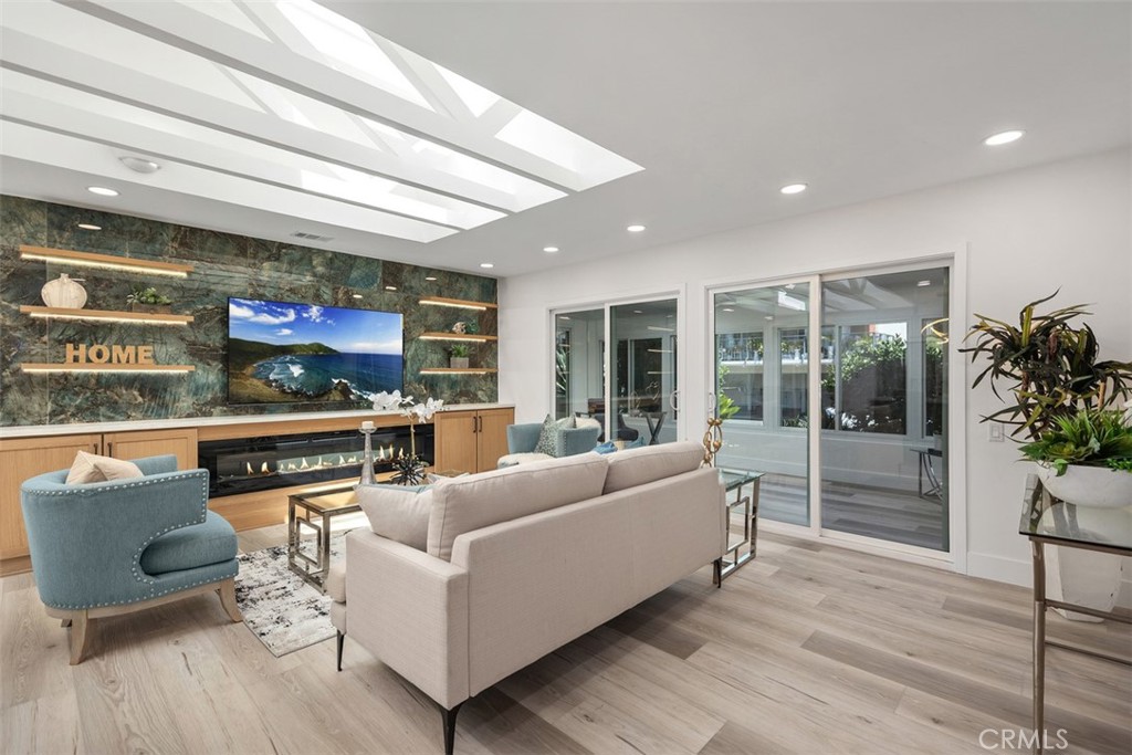 MLS #OC25166462 image #1