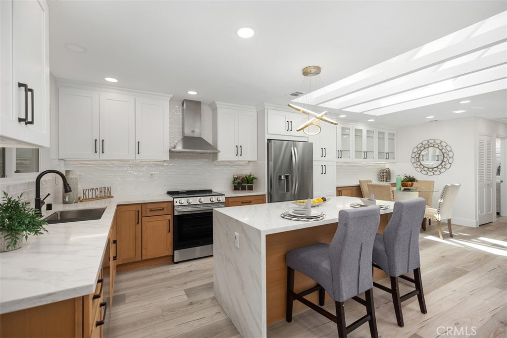 MLS #OC25166462 image #2