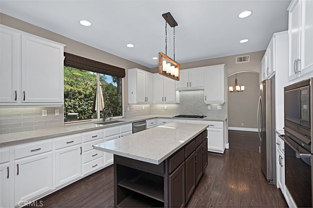 MLS #OC25166499 image #0