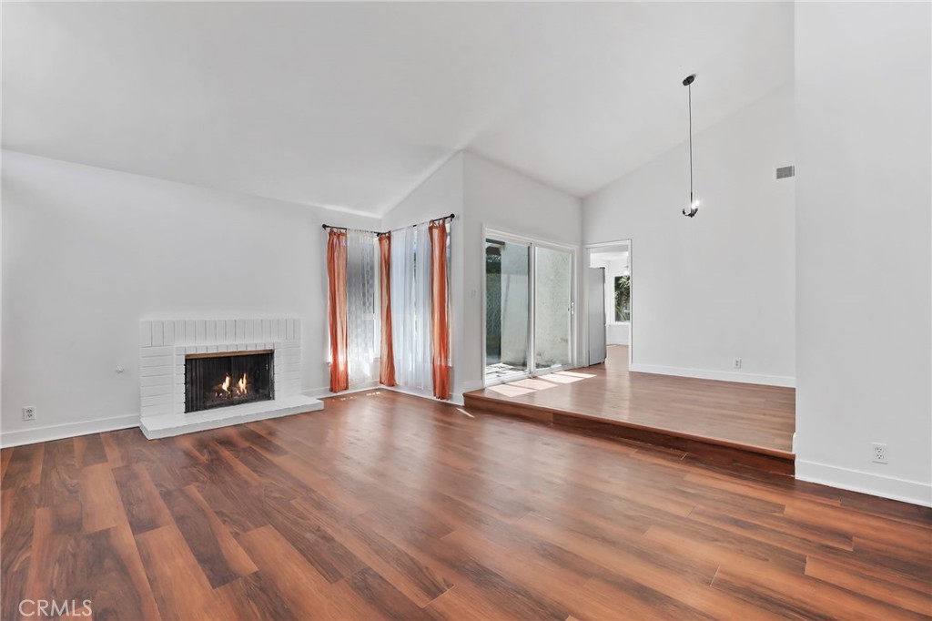 MLS #OC25167014 image #2