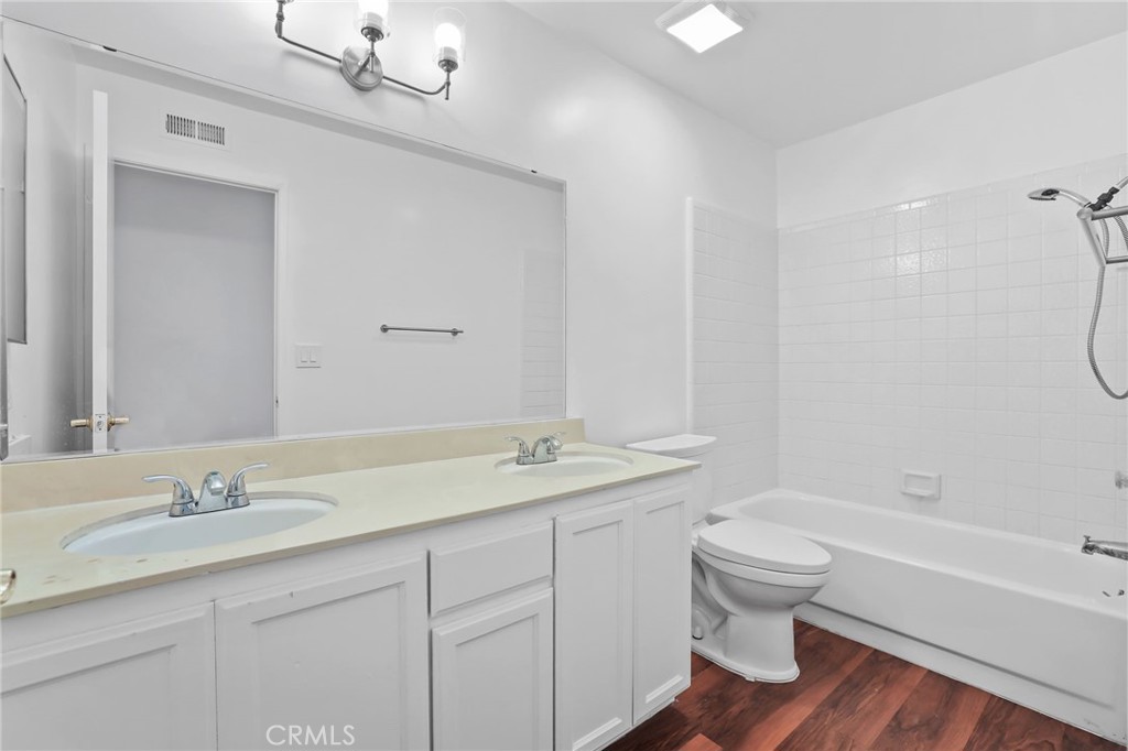 MLS #OC25167014 image #32