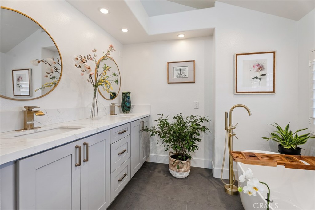 MLS #OC25167183 image #15