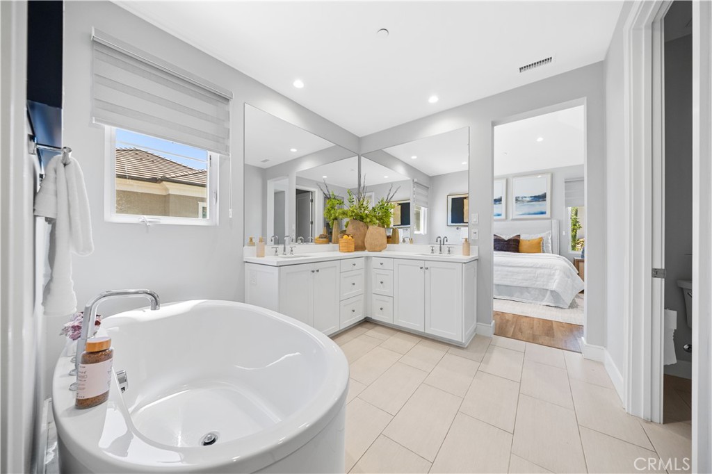 MLS #OC25167398 image #32