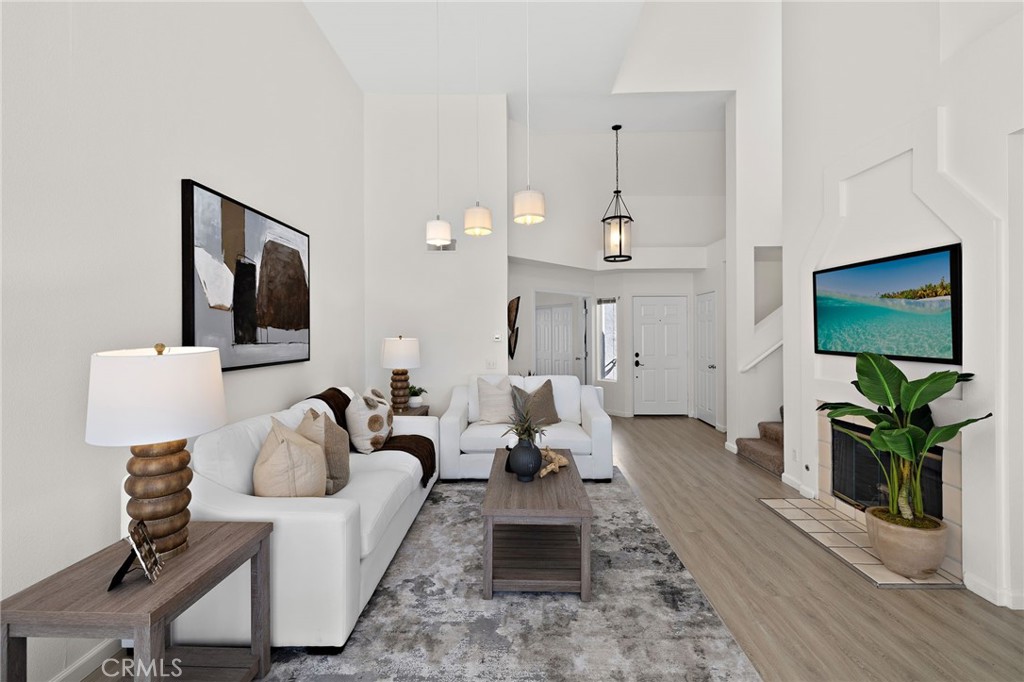 MLS #OC25167985 image #1