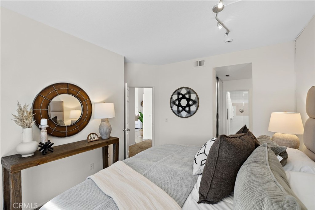 MLS #OC25167985 image #15