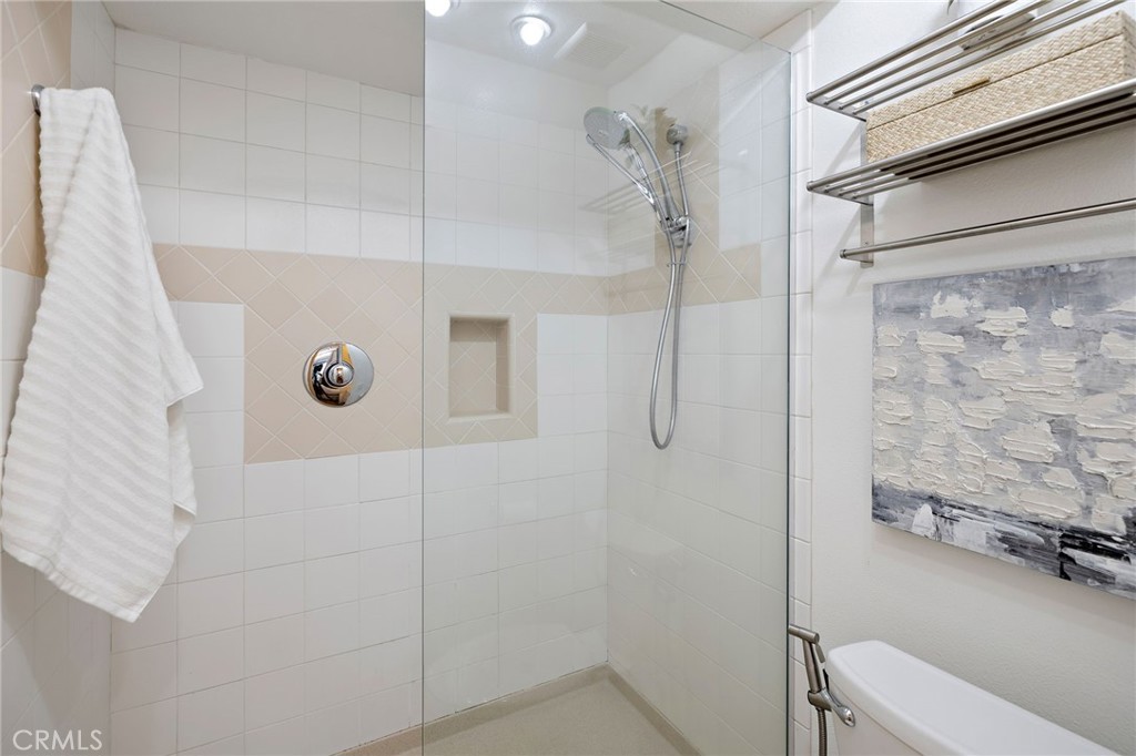 MLS #OC25167985 image #17