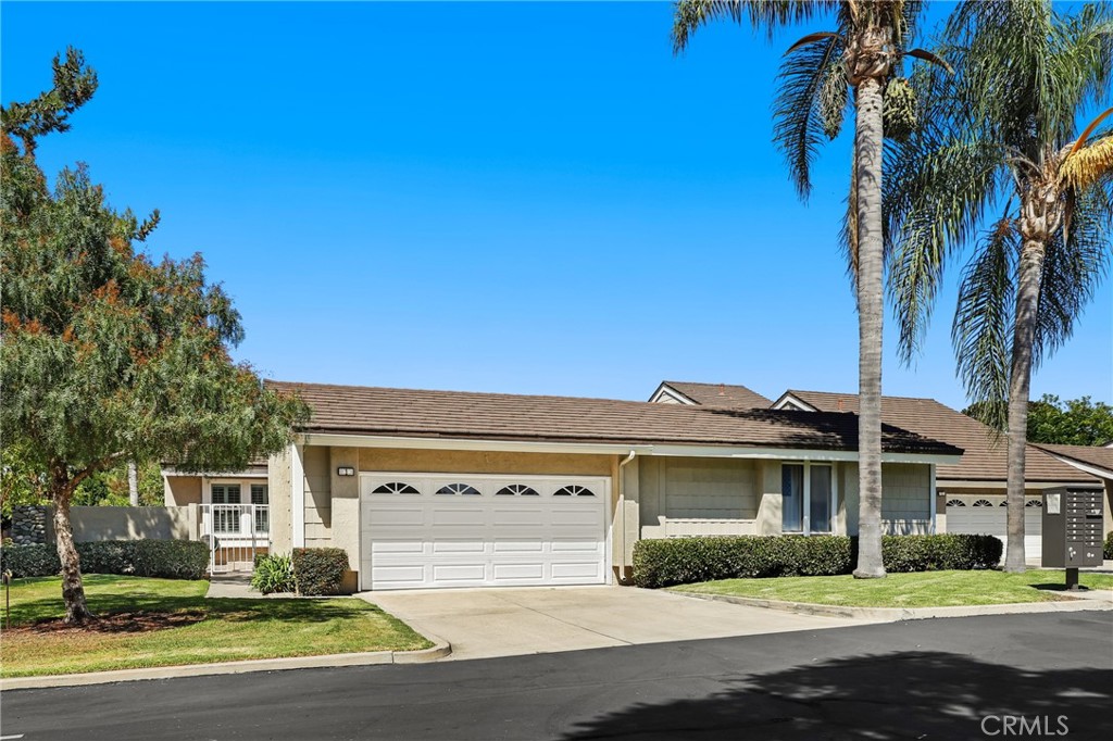 MLS #OC25168024 image #0