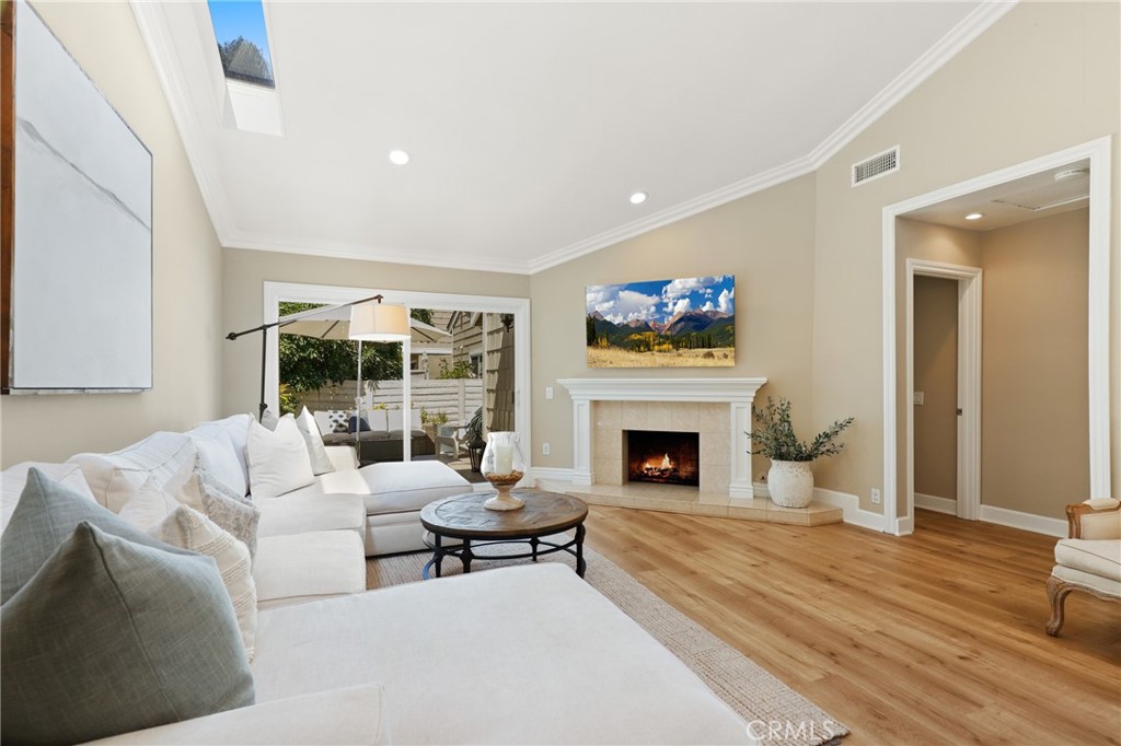 MLS #OC25168024 image #4