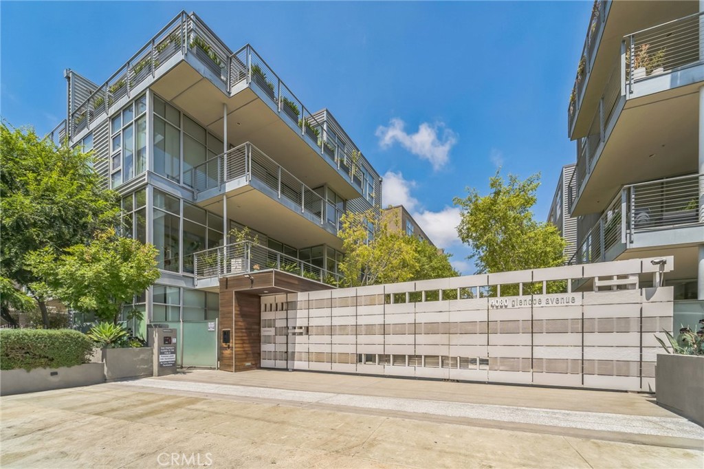 MLS #OC25168105 image #1