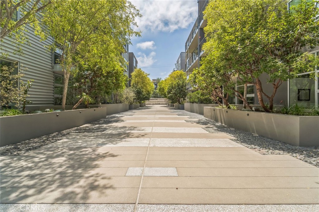 MLS #OC25168105 image #2