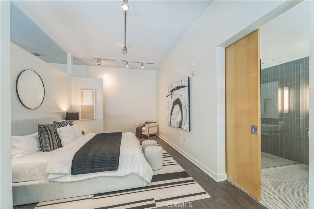 MLS #OC25168105 image #32