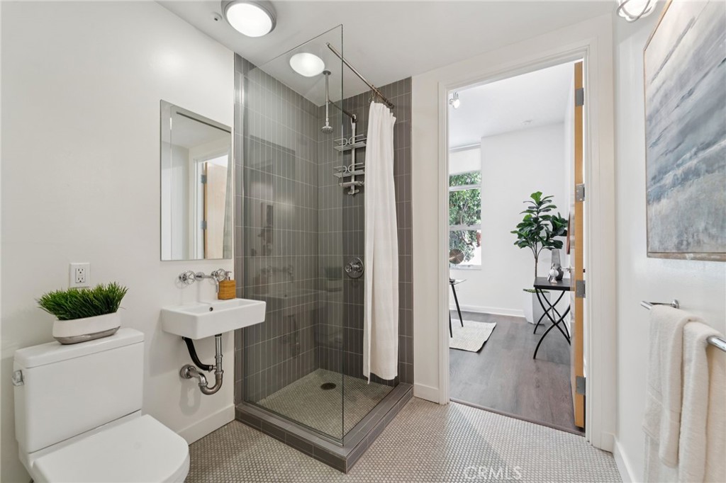 MLS #OC25168105 image #33