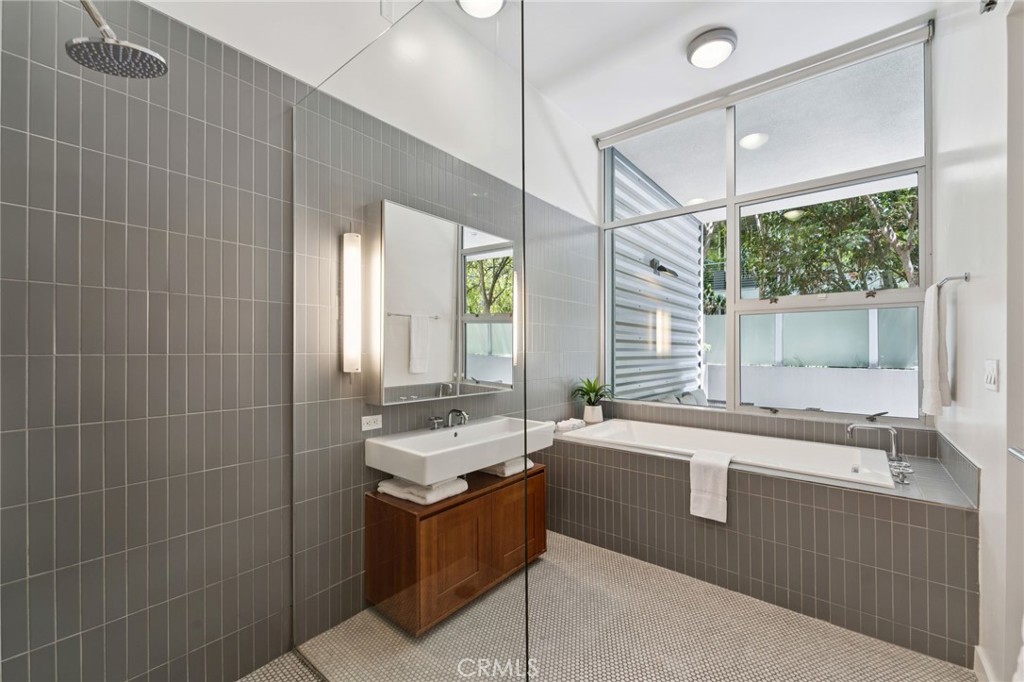 MLS #OC25168105 image #34