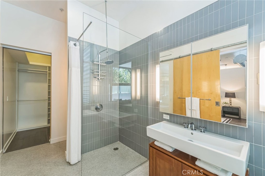 MLS #OC25168105 image #37