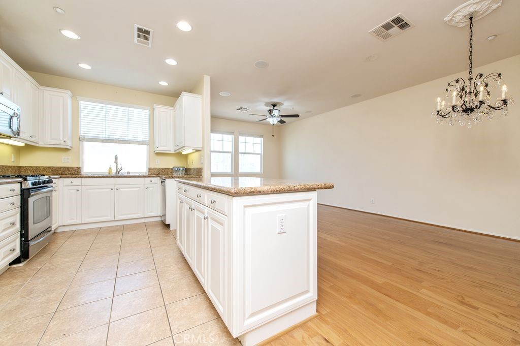 MLS #OC25168259 image #21