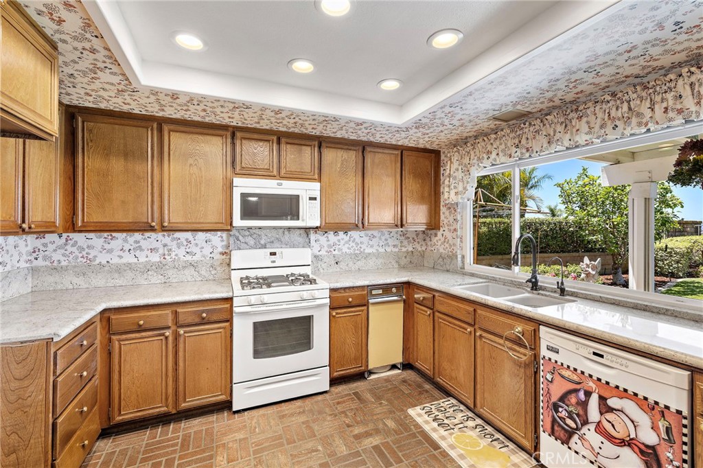 MLS #OC25168286 image #24