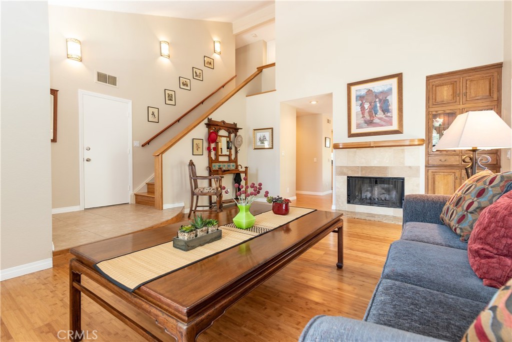 MLS #OC25168742 image #3