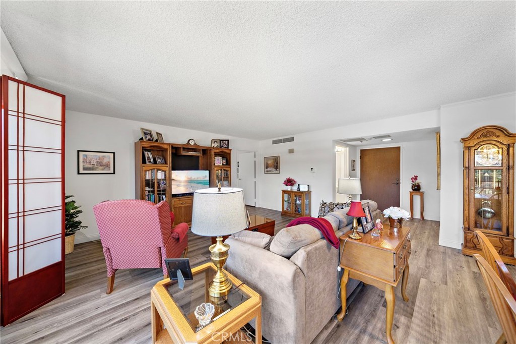 MLS #OC25168809 image #4