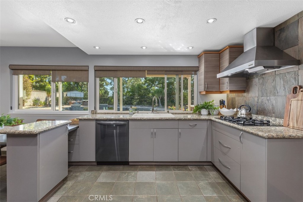 MLS #OC25168879 image #19