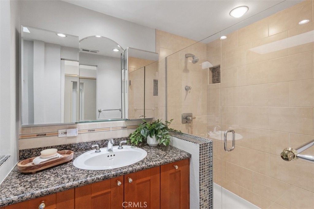 MLS #OC25168879 image #30