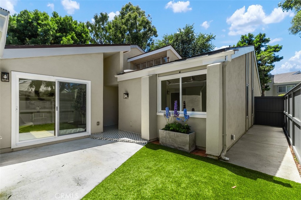 MLS #OC25168968 image #1