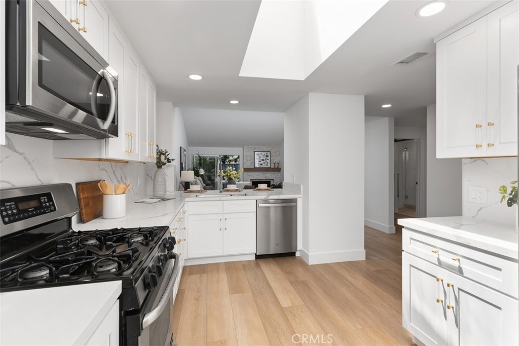 MLS #OC25168968 image #16