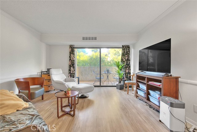 MLS #OC25168993 image #1