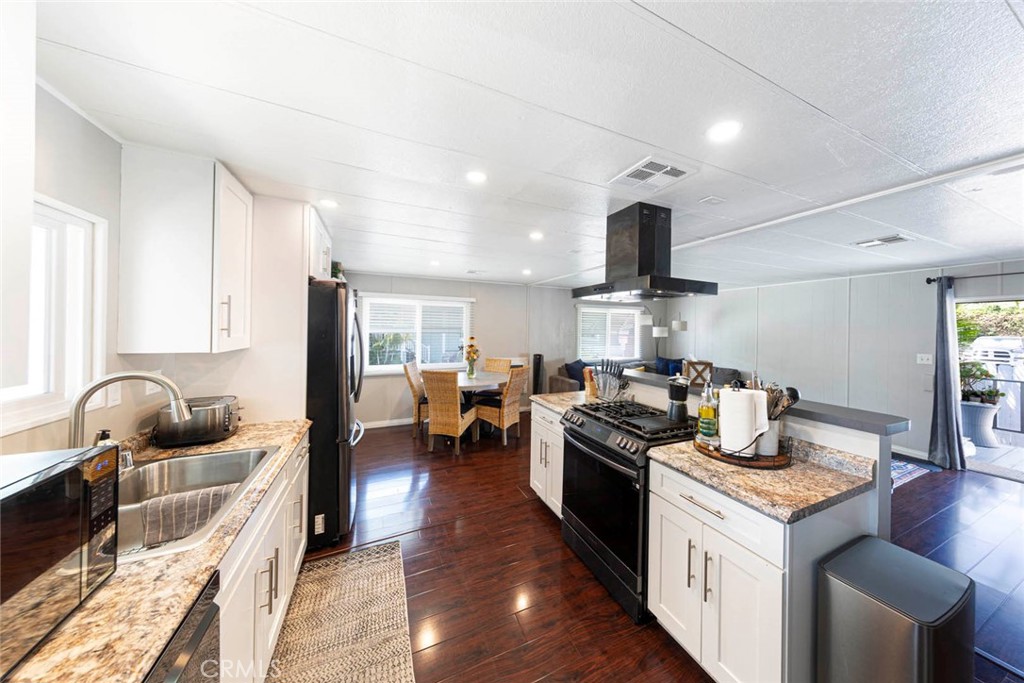 MLS #OC25169032 image #11