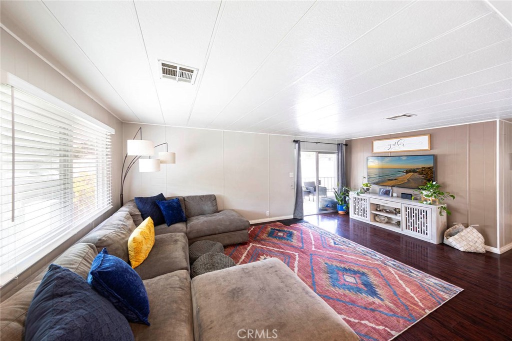 MLS #OC25169032 image #6