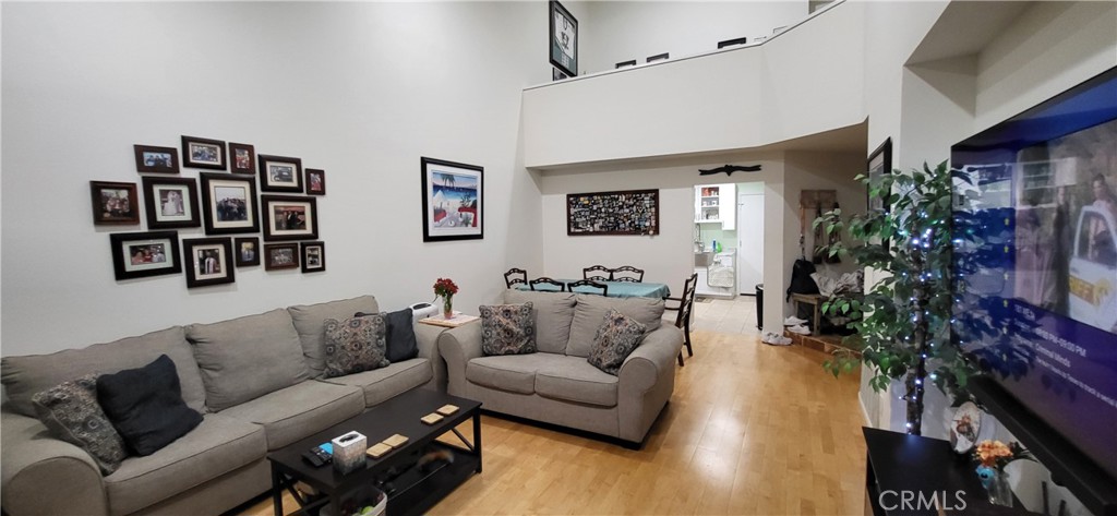 MLS #OC25169287 image #1