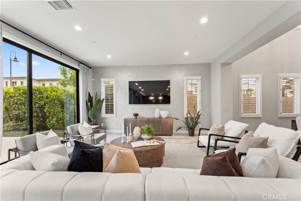 MLS #OC25169338 image #12