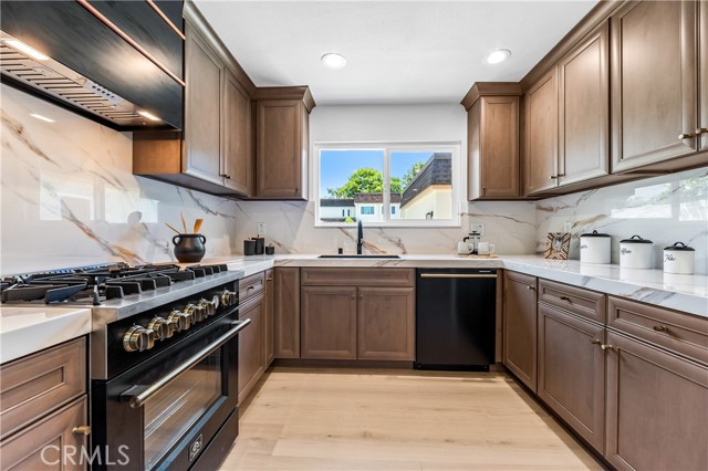 MLS #OC25169347 image #13