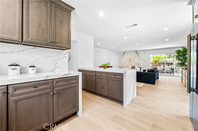 MLS #OC25169347 image #17