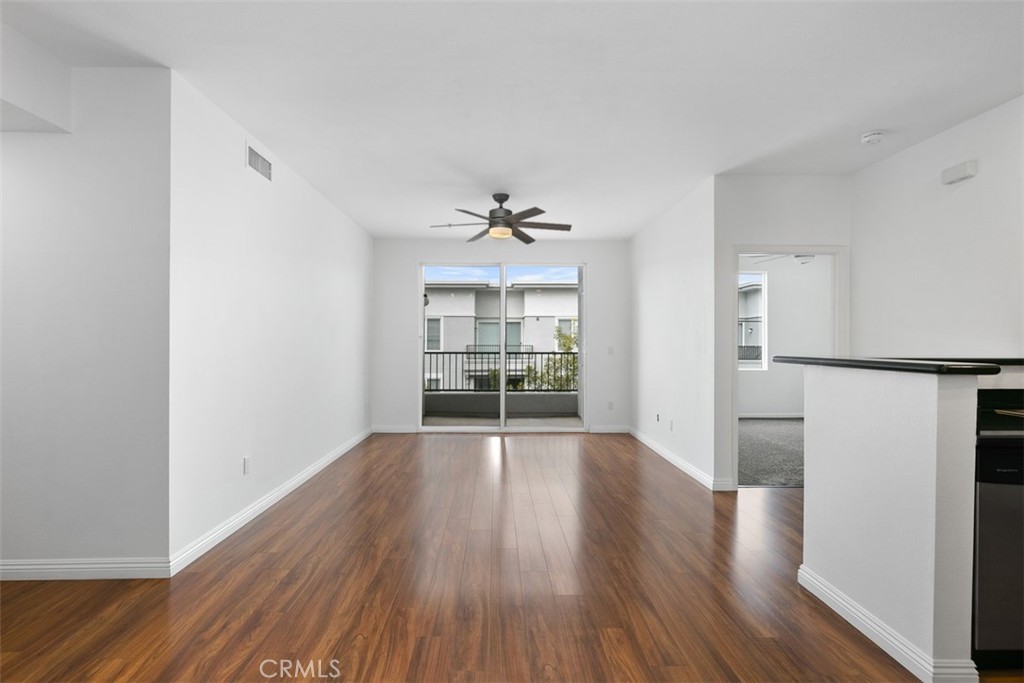 MLS #OC25169357 image #1