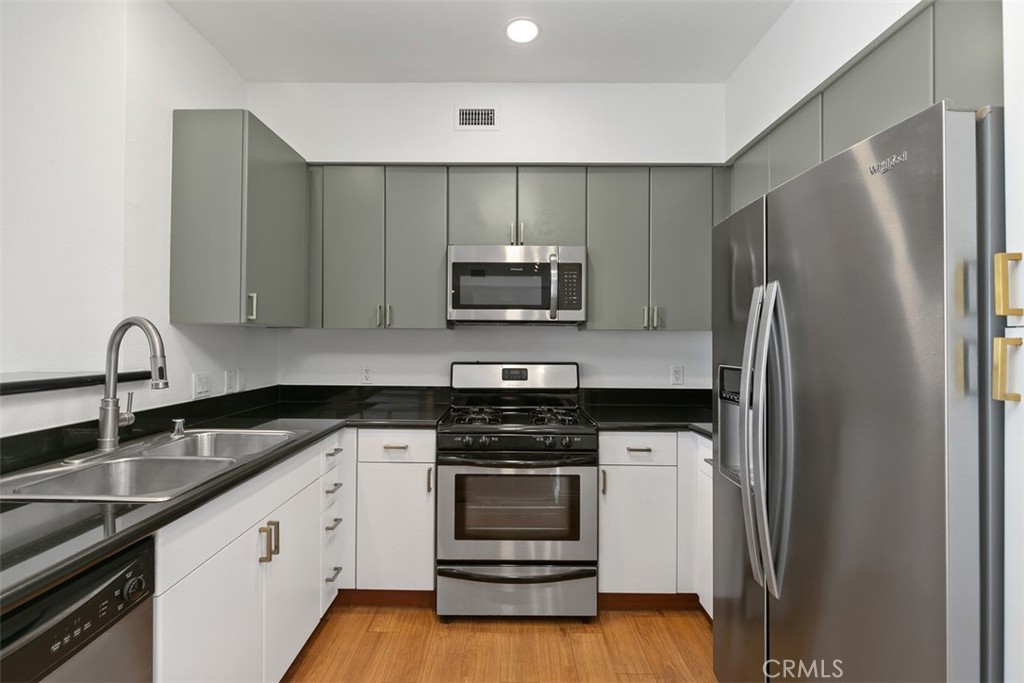 MLS #OC25169357 image #11