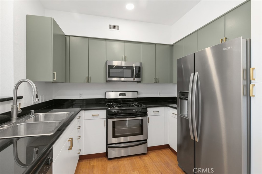 MLS #OC25169357 image #13