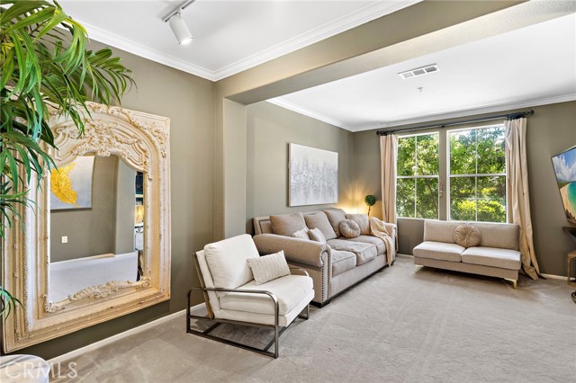MLS #OC25169436 image #1