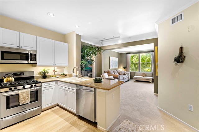 MLS #OC25169436 image #3