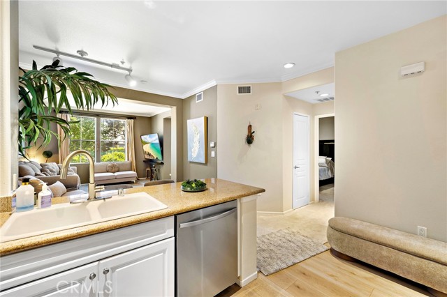 MLS #OC25169436 image #5