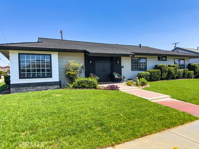 MLS #OC25169747 image #1