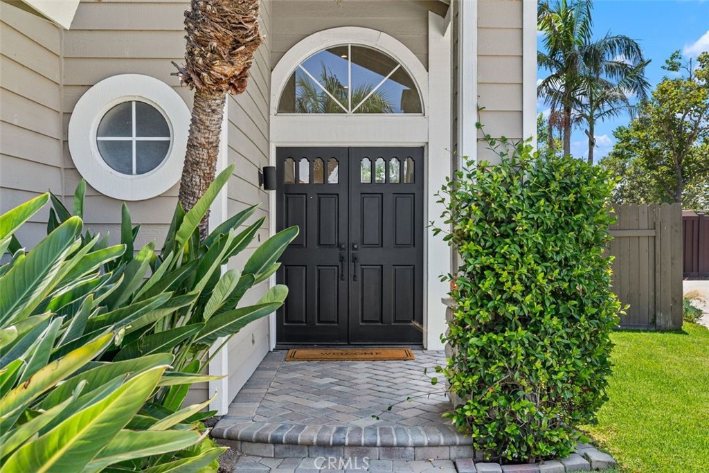 MLS #OC25169899 image #1