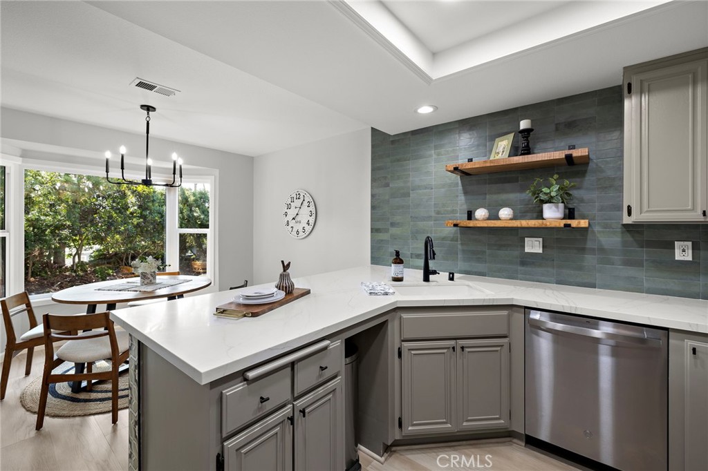 MLS #OC25170074 image #3