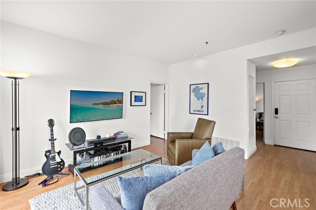 MLS #OC25170268 image #4